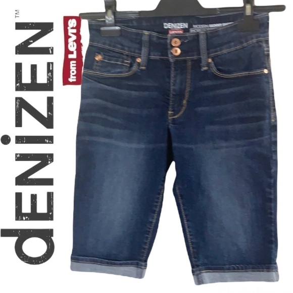 LEVI’S Dark Blue Wash Modern Skinny Shorts size 4 - Picture 1 of 11